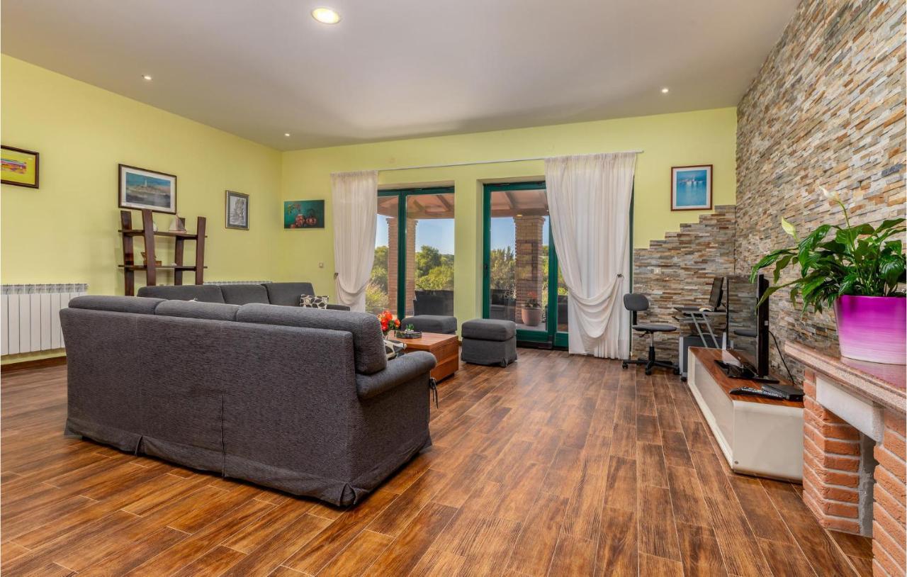 Pet Friendly In With Kitchen Vikendica Rovinj