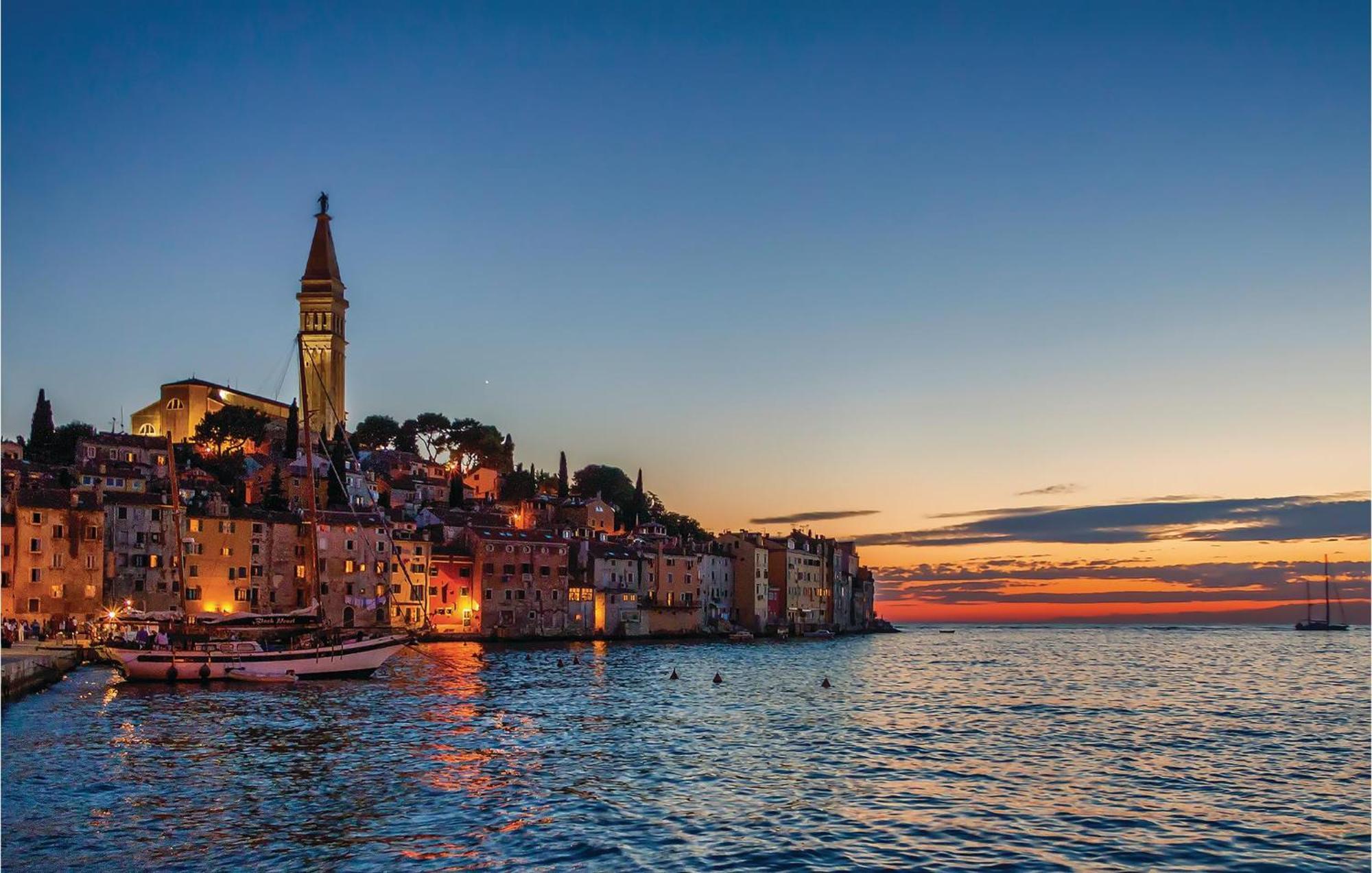 Vikendica Pet Friendly In With Kitchen Rovinj