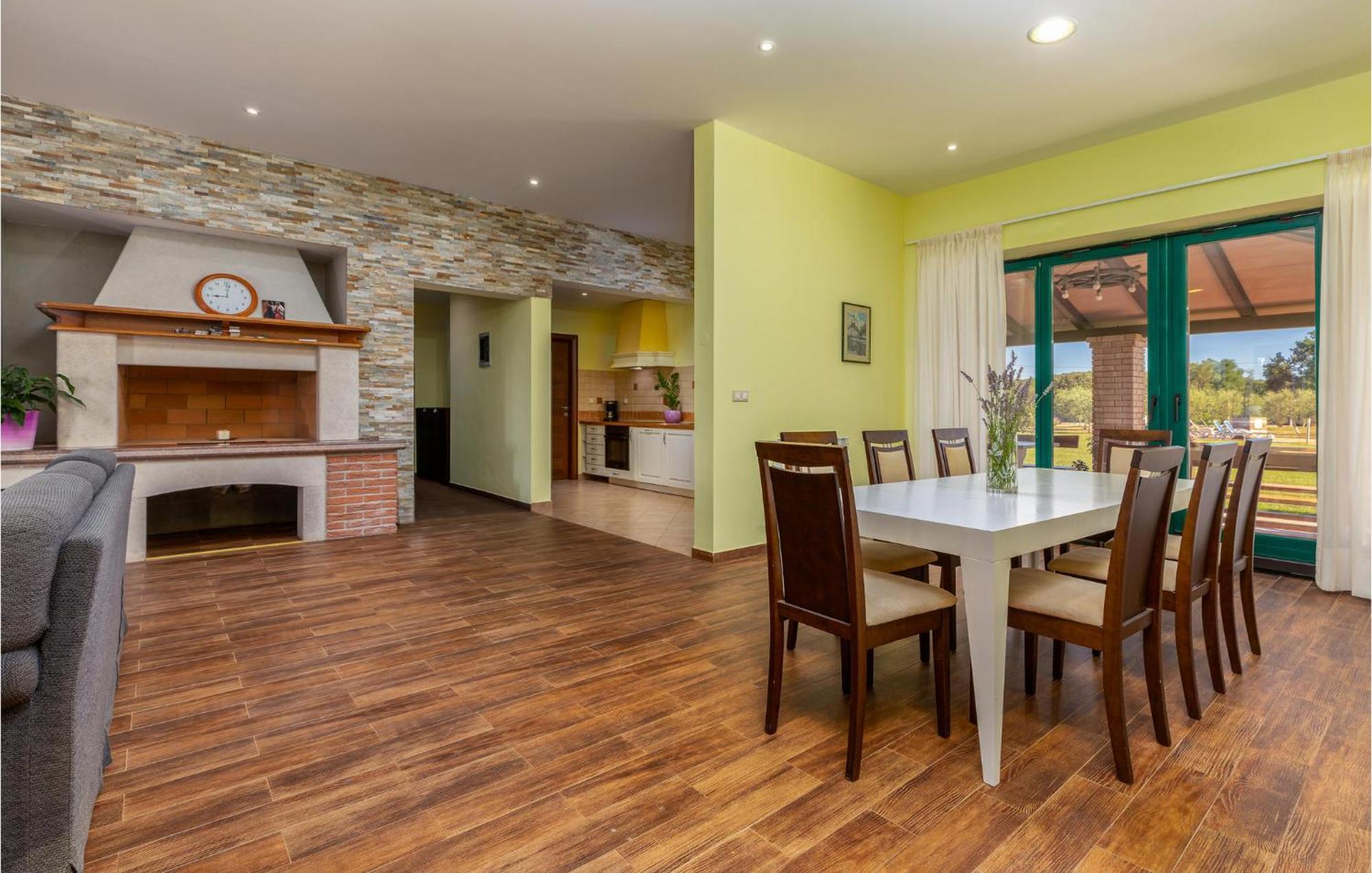 Pet Friendly In With Kitchen Vikendica